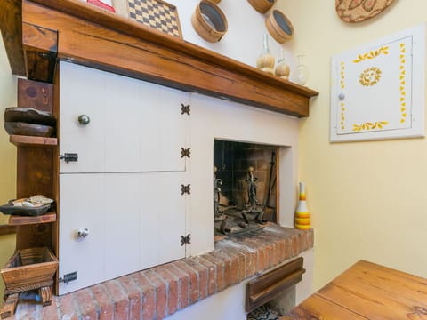 Window, Building, Azure, Wood, Floor, Comfort, House, Flooring, Hall