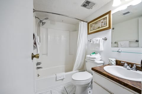 Combined shower/tub, towels, toilet paper