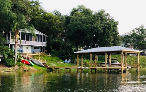 Lakefront fully renovated cottage with dock, boathouse and lift, kayaks & more