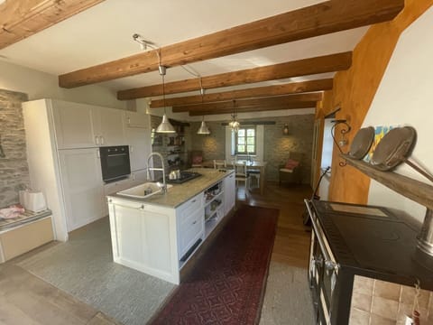 Cabinetry, Building, Countertop, Wood, Kitchen, House, Architecture, Interior Design, Beam, Floor