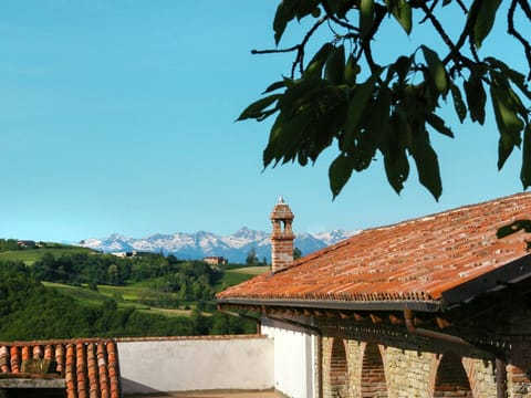 Roof, Sky, Tree, Wall, House, Building, Rural Area, Architecture, Vacation, Plant