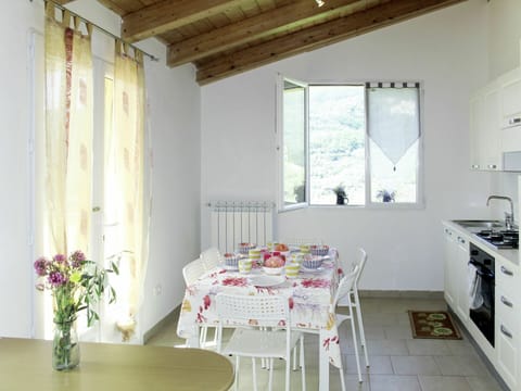 Table, Furniture, Property, Cabinetry, Window, Flower, Building, Kitchen Sink, Plant, Interior Design