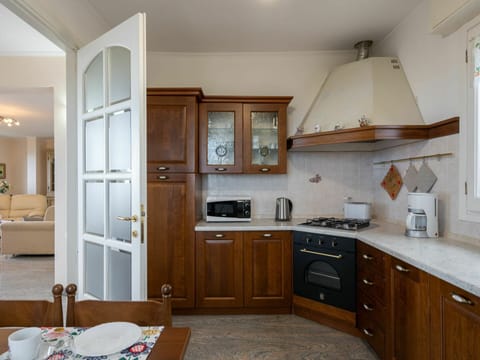 Countertop, Furniture, Room, Cabinetry, Property, Kitchen, Building, Interior Design, Floor, House