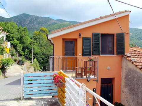 Sky, Building, Cloud, Property, Plant, Window, Wood, House, Tree, Land Lot