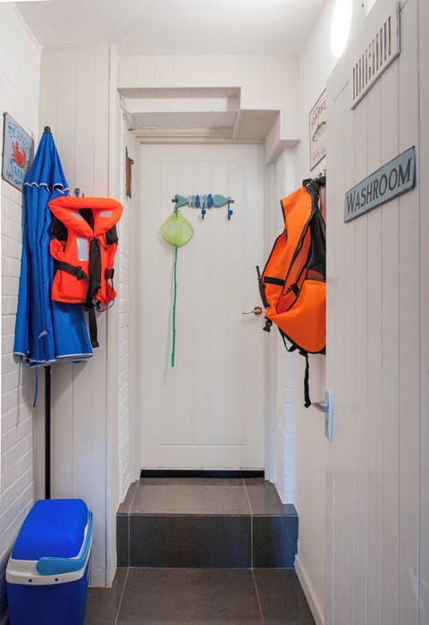 Going out on a kayak? Don’t forget your life jacket 👍