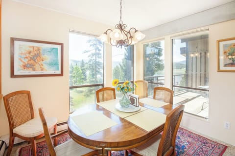 Dining with Lake and Mountain views