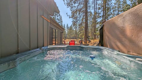 Whistling Swan 8 - Hot Tub and Deck