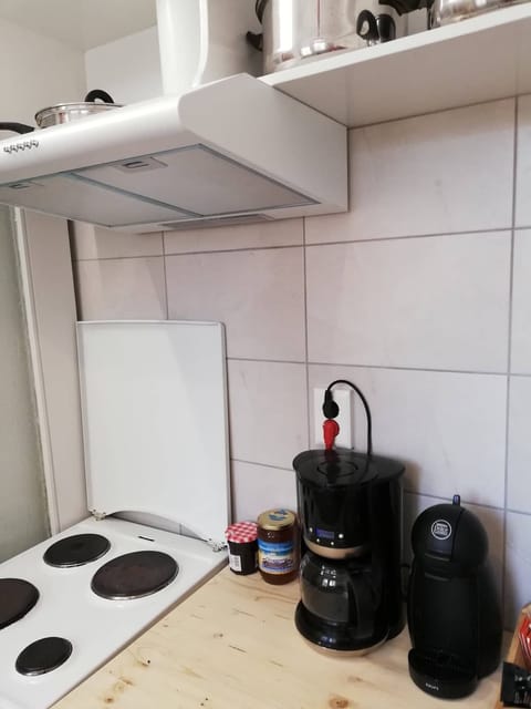 Fridge, stovetop, coffee/tea maker, cookware/dishes/utensils