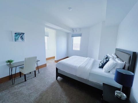 10 bedrooms, desk, iron/ironing board, travel crib