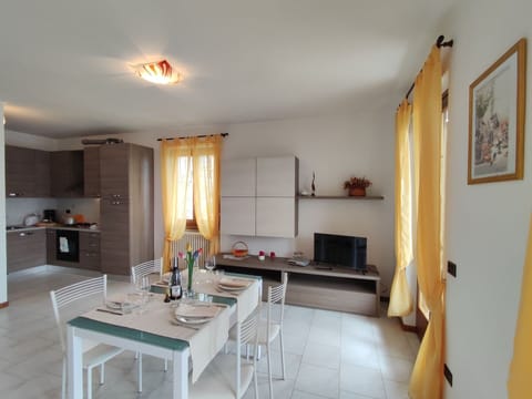 Property, Table, Cabinetry, Countertop, Wood, Interior Design, Picture Frame, Floor, Chair