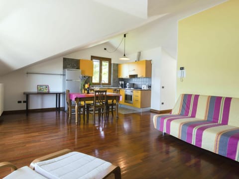 Room, Furniture, Property, Floor, Building, Interior Design, Hardwood, Wood Flooring, House, Laminate Flooring