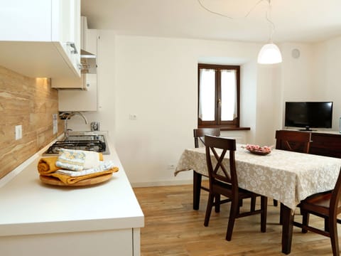 Furniture, Table, Wood, Window, Interior Design, Building, Architecture, Automotive Design, Flooring, Beige