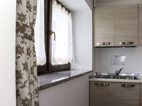 Cabinetry, Property, Countertop, Kitchen Sink, Kitchen Stove, Building, Kitchen Appliance, Window, Interior Design, Sink