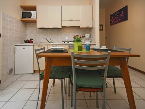 Room, Furniture, Property, Kitchen, Table, Interior Design, Floor, Building, House, Chair