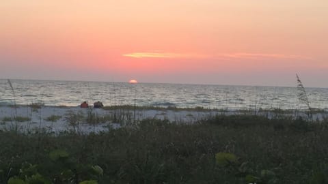 Beach nearby, sun loungers, beach towels