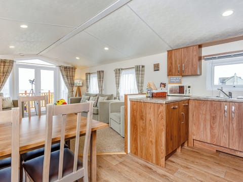 Kitchen/diner | Swona - Harrow Lodges John O&rsquo;Groats, Mey, near Thurso