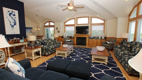 SS8, Group Therapy- Oceanside, Pool with Poolside Bar, Rec Room, Hot Tub, Sun Decks House in Southern Shores