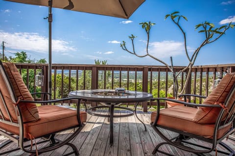 "Beautiful views, relaxing Jacuzzi, expansive deck, bed was super comfy. We had everything we needed for a truly memorable getaway!" Just like out guest Rita told us, our visitors here love everything about the place!