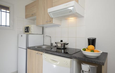 Whip up a tasty snack in the kitchenette!