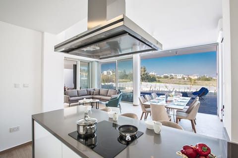 Modern kitchen with breakfast bar with seating for an extra 3 persons