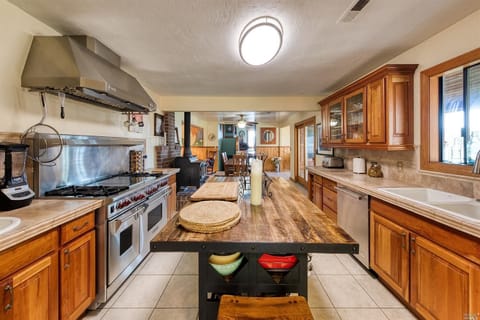 Gourmet Kitchen w/Wolf stove and oven🧁