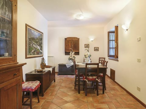 Room, Property, Building, Furniture, Interior Design, Floor, House, Ceiling, Real Estate, Dining Room