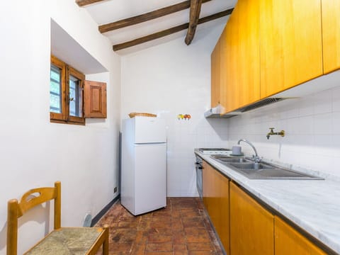 Kitchen Sink, Sink, Property, Cabinetry, Tap, Furniture, Countertop, Building, Wood, Interior Design