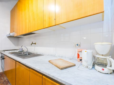 Kitchen Sink, Cabinetry, Tap, Sink, Property, Countertop, Plumbing Fixture, Building, Kitchen, Interior Design