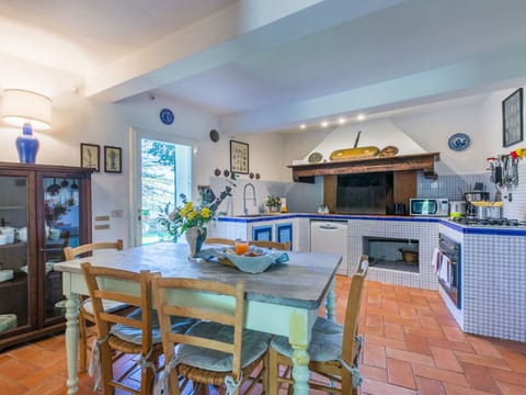 Furniture, Interior Design, Kitchen, Flooring, Table, Ceiling, Kitchen & Dining Room Table, Chair, Room, Lighting