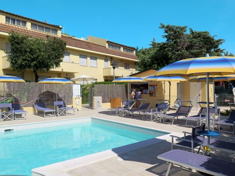 Water, Property, Swimming Pool, Building, Sky, Azure, Umbrella, Outdoor Furniture, Shade, Chair