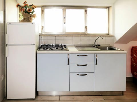 Countertop, Kitchen, Cabinetry, Room, Furniture, Property, Drawer, Major Appliance, Kitchen Stove, Floor