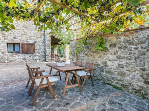 Water, Sky, Azure, Cloud, Coastal And Oceanic Landforms, Lake, Leisure, Resort Town, Beach