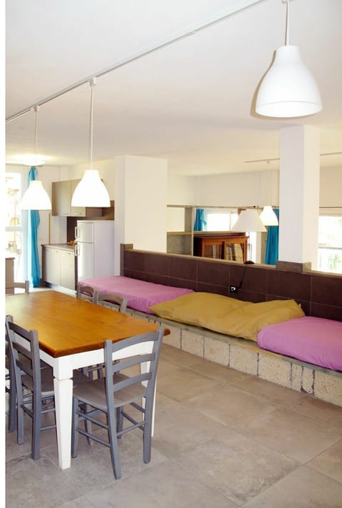 Table, Furniture, Property, Light, Wood, Lighting, Building, Interior Design, Architecture, Lamp