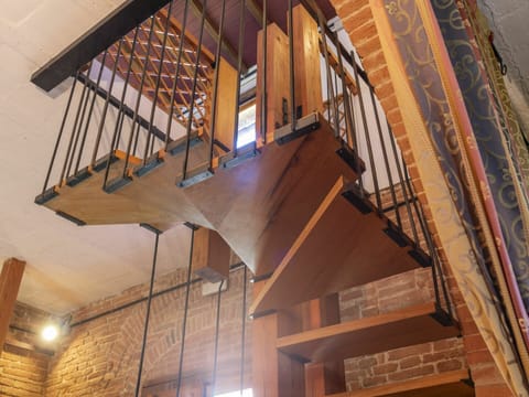 Building, Light, Wood, Material Property, Composite Material, Real Estate, Facade, Beam