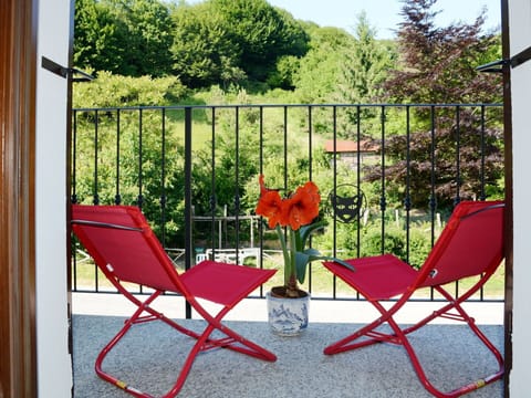 Red, Chair, Furniture, Property, Room, Table, Outdoor Furniture, Folding Chair, Home, Yard