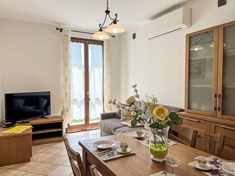 Table, Furniture, Property, Tableware, Cabinetry, Wood, Interior Design, Lighting, Plant, Building