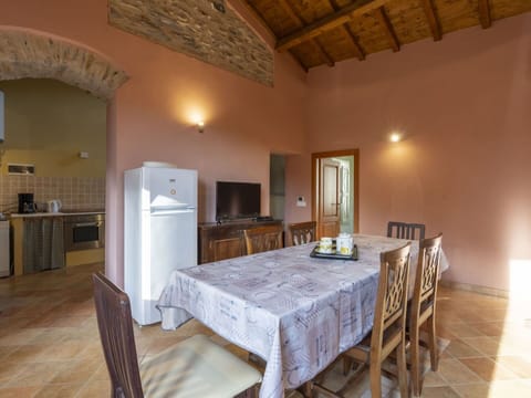 Furniture, Property, Table, Wood, Interior Design, Chair, Floor, Wall, Flooring, Hardwood