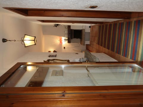 Water, Sky, Property, Swimming Pool, Plant, Azure, Tree, Grass, Leisure, Composite Material