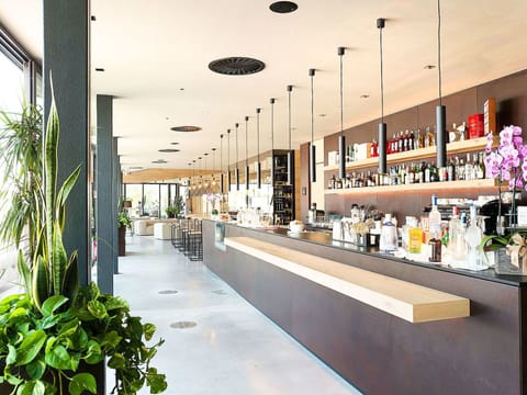 Plant, Interior Design, Architecture, Shelf, Houseplant, Building, City, Ceiling, Human Settlement