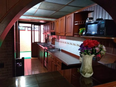 Private kitchen | Fridge, microwave, oven, cookware/dishes/utensils
