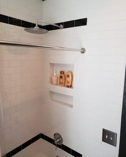 Combined shower/tub, hair dryer, towels, soap