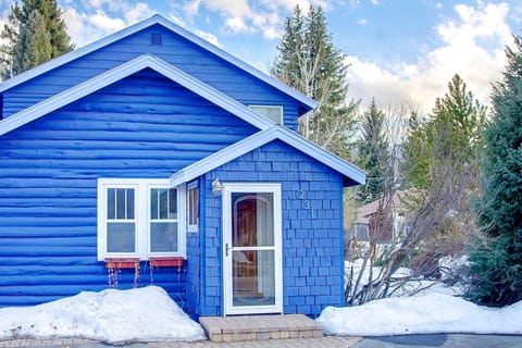 The bright blue color makes the house easy to spot as you're pulling into the driveway.