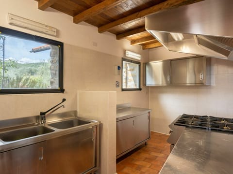 Property, Room, Countertop, Building, Interior Design, Ceiling, Floor, Furniture, House, Architecture