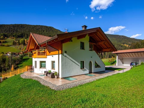 Sky, Building, Plant, Cloud, Property, Window, Natural Landscape, House, Land Lot, Tree