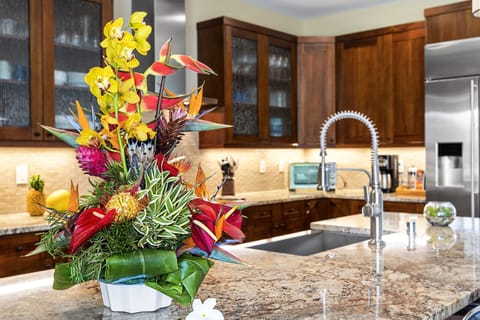 Modern touches and island blooms make cooking a joy at Kona Blue Vacations Holua Kai’s gourmet kitchen.