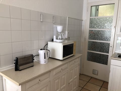 Microwave, oven, coffee/tea maker, cookware/dishes/utensils