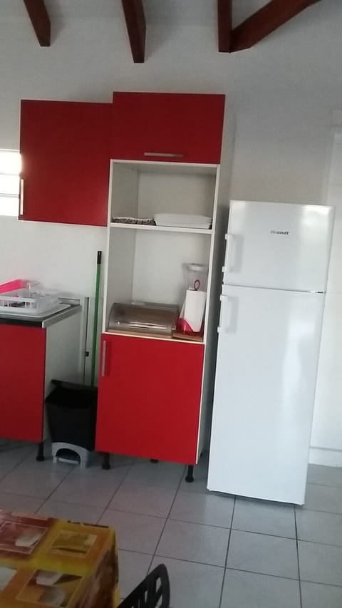 Fridge, microwave, oven, coffee/tea maker