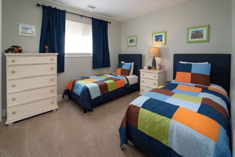 Fourth bedroom with 2 twin beds