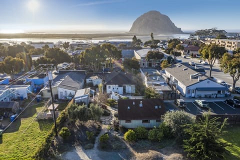 perfect downtown location to easily walk to all the shops or the embarcadero