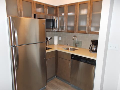 Fridge, microwave, stovetop, dishwasher